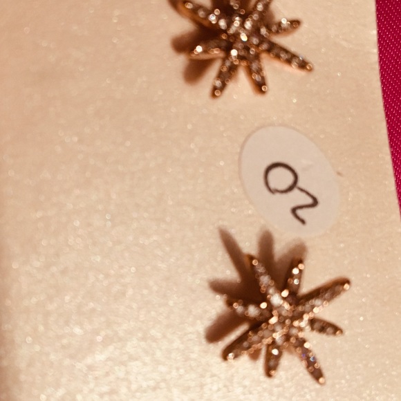 Button size earrings - Picture 3 of 3